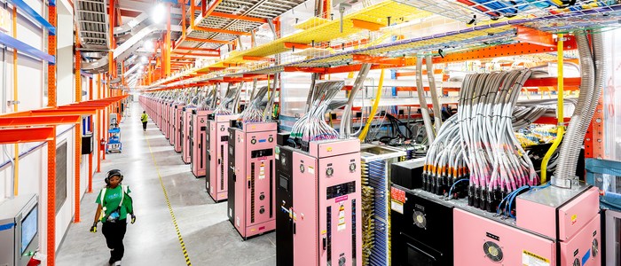 AWS Rainier: 5x мощность для Claude на 500 000 чипов Trainium2 — обучение ИИ за мгновение