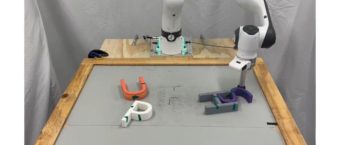 Робот научился толкать до 4 объектов одновременно с точностью 98% за счет нового алгоритма C3+