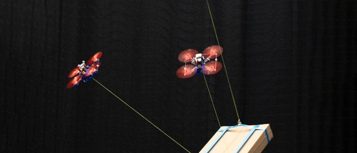 Алгоритм TU Delft позволяет дронам совместно переносить тяжелые грузы