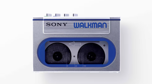 Sony уменьшил Walkman 20 до размера кассеты с помощью скользящего механизма в 1983 году